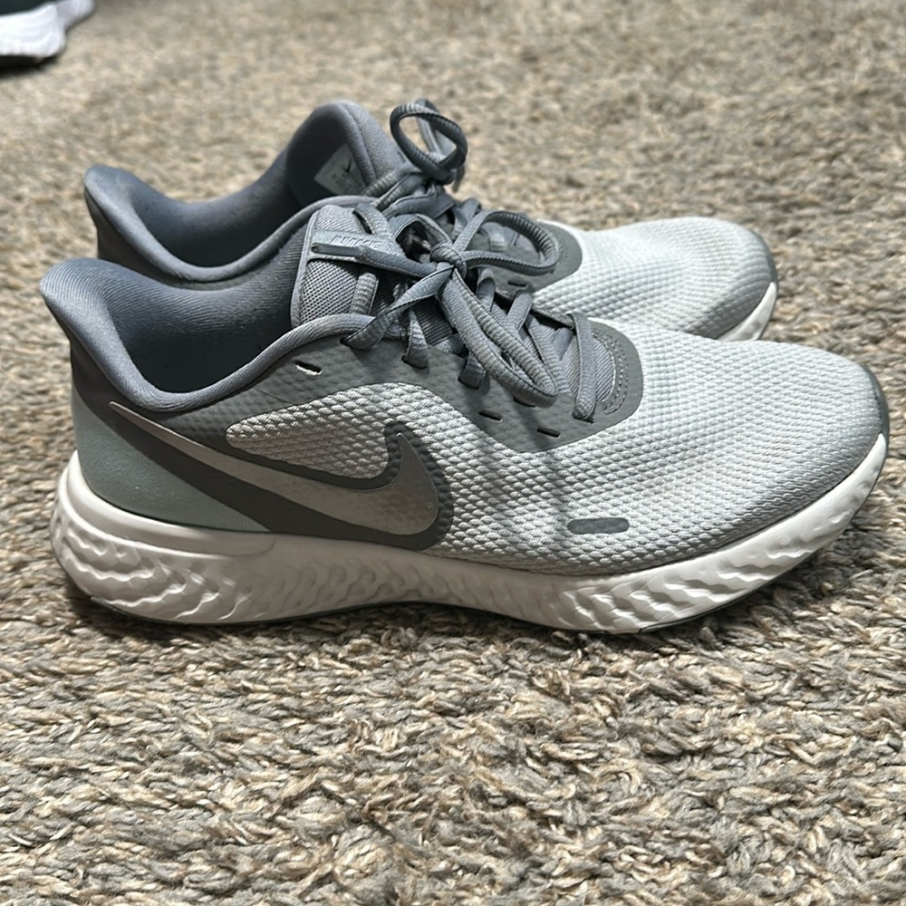 Nike Revolution 5